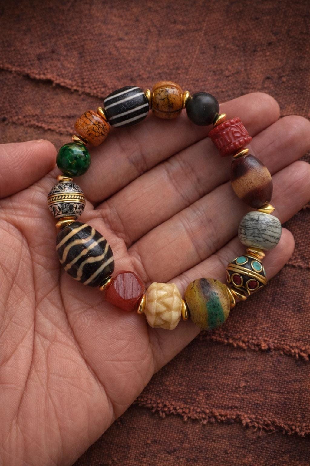 Tibetan Multi-Gem Dzi Bead Bracelet – Handcrafted Protection & Balance Amulet