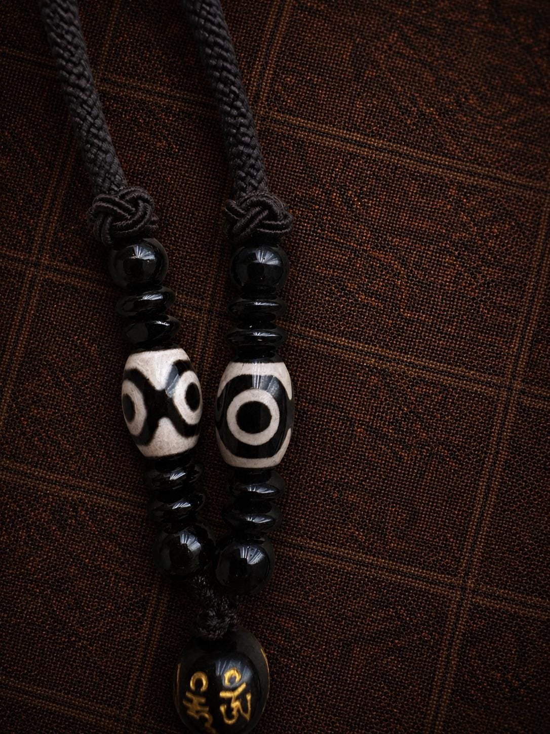 Tibetan 9-Eye Dzi Agate Pendant Necklace | Vintage Ethnic Amulet