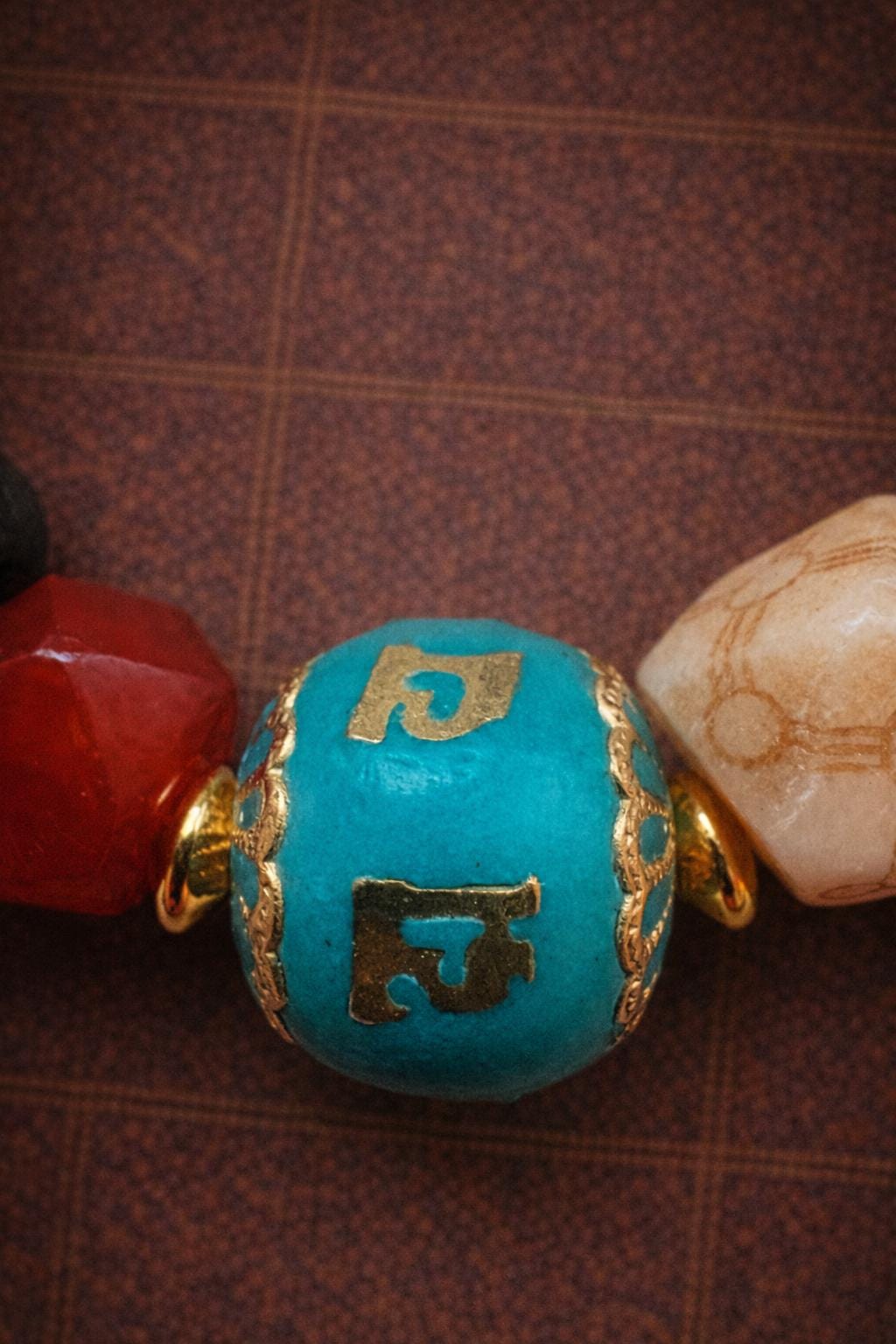 Tibetan Multi-Gem Dzi Bracelet – Agate & Mani Mantra Charm