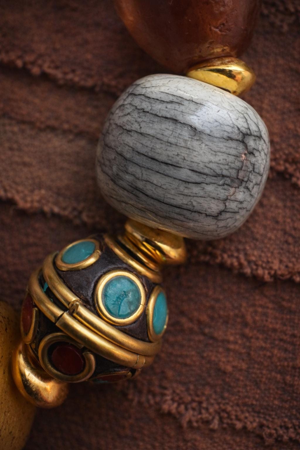 Tibetan Multi-Gem Dzi Bead Bracelet – Handcrafted Protection & Balance Amulet