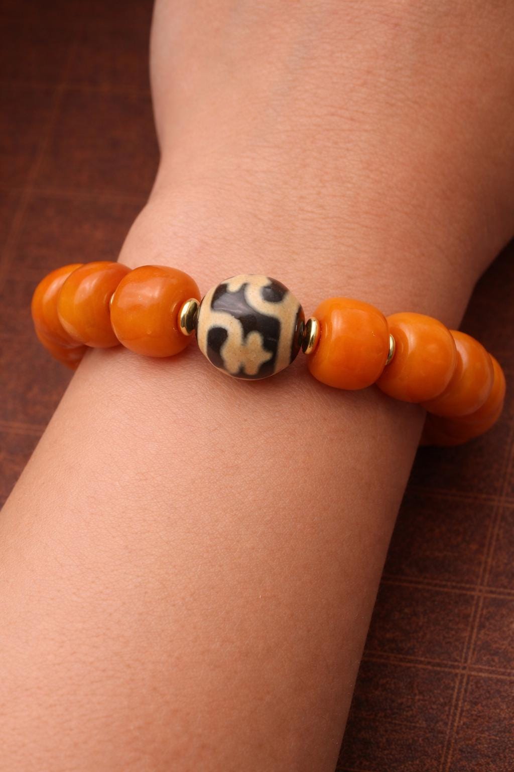 Yellow Yak Bone Bracelet with Vase Dzi Bead | Tibetan Style Unisex Bracelet