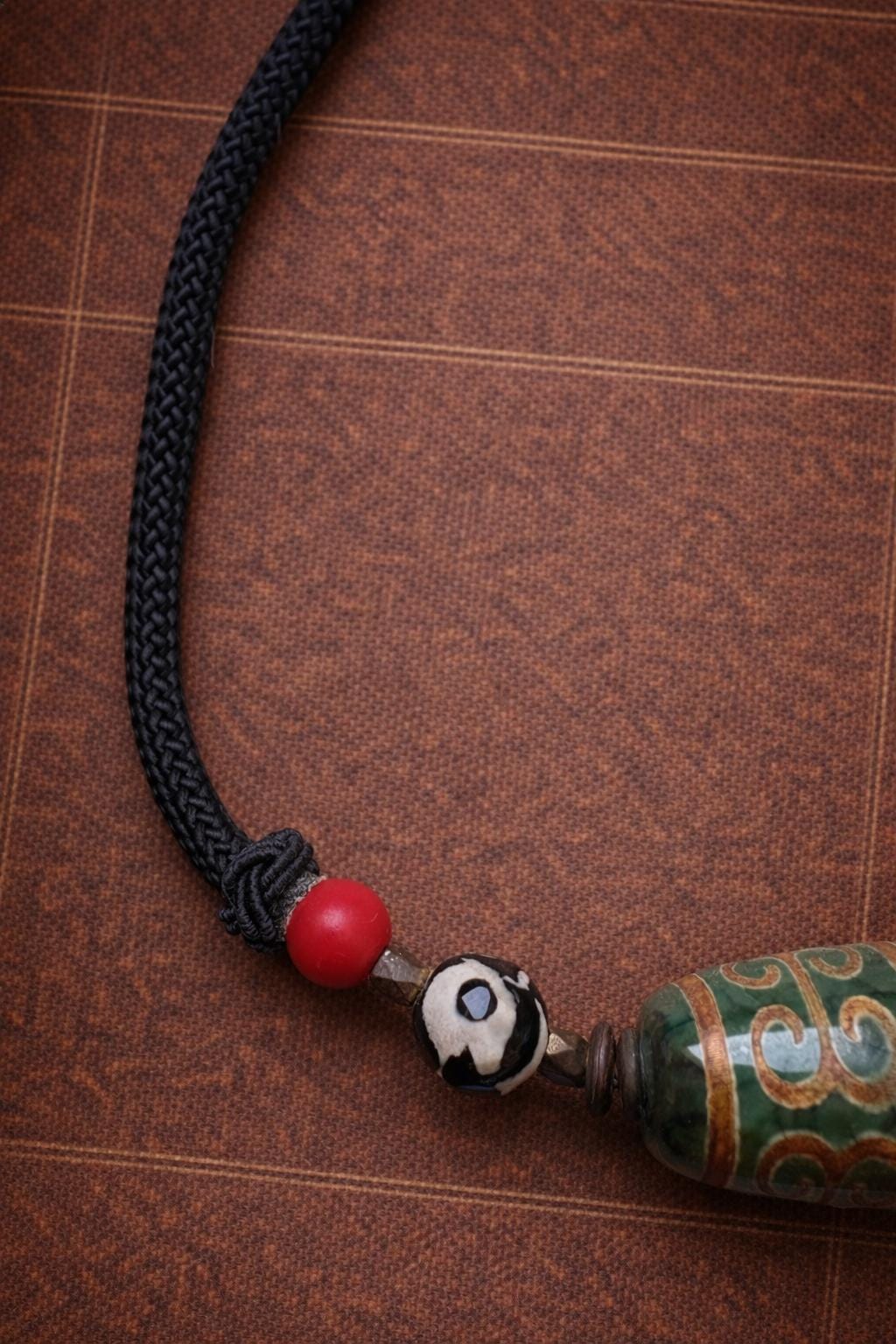 Tibetan Agate Dzi Necklace – Vintage Ethnic Artisan Jewelry