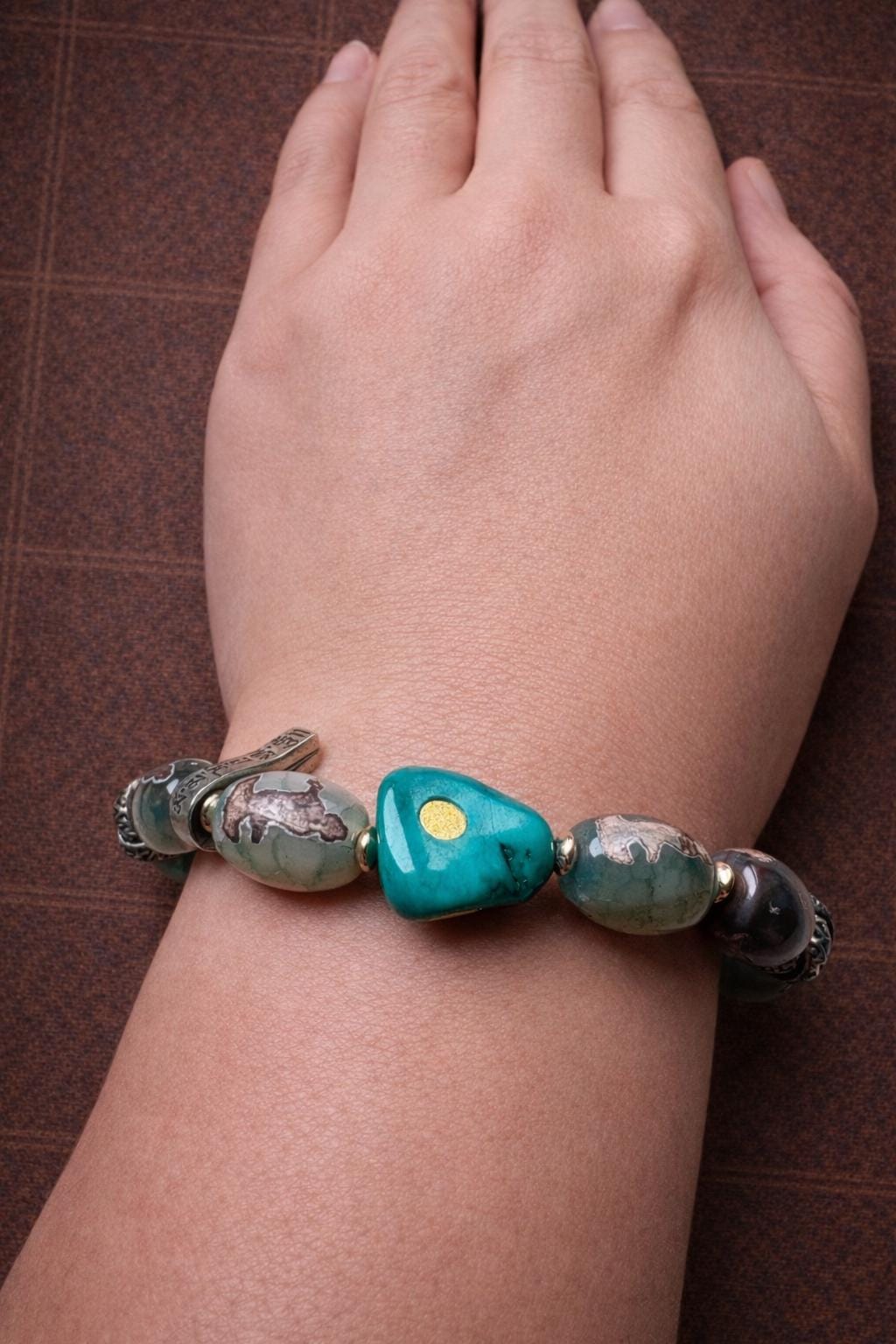 Tibetan Style Dzi Bracelet – Single Strand Beaded Bracelet with Turquoise Accent