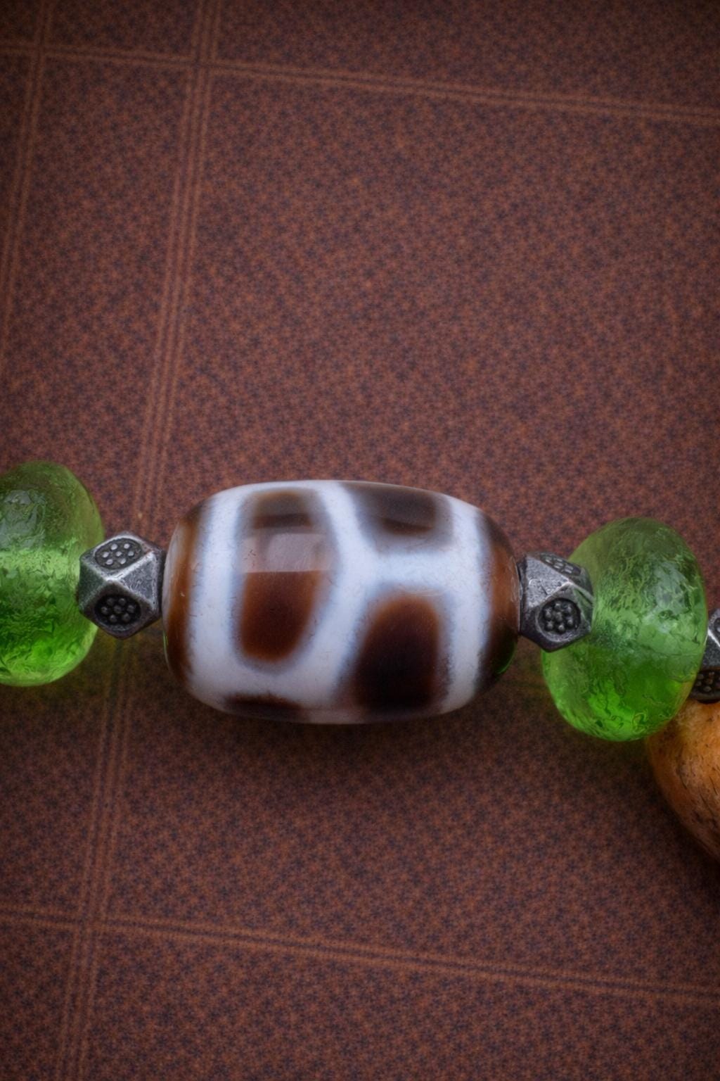 Tibetan Multi-Bead Yak Bone Bracelet with Dzi Bead, Agate & Skull Charm – Vintage Wrist Mala