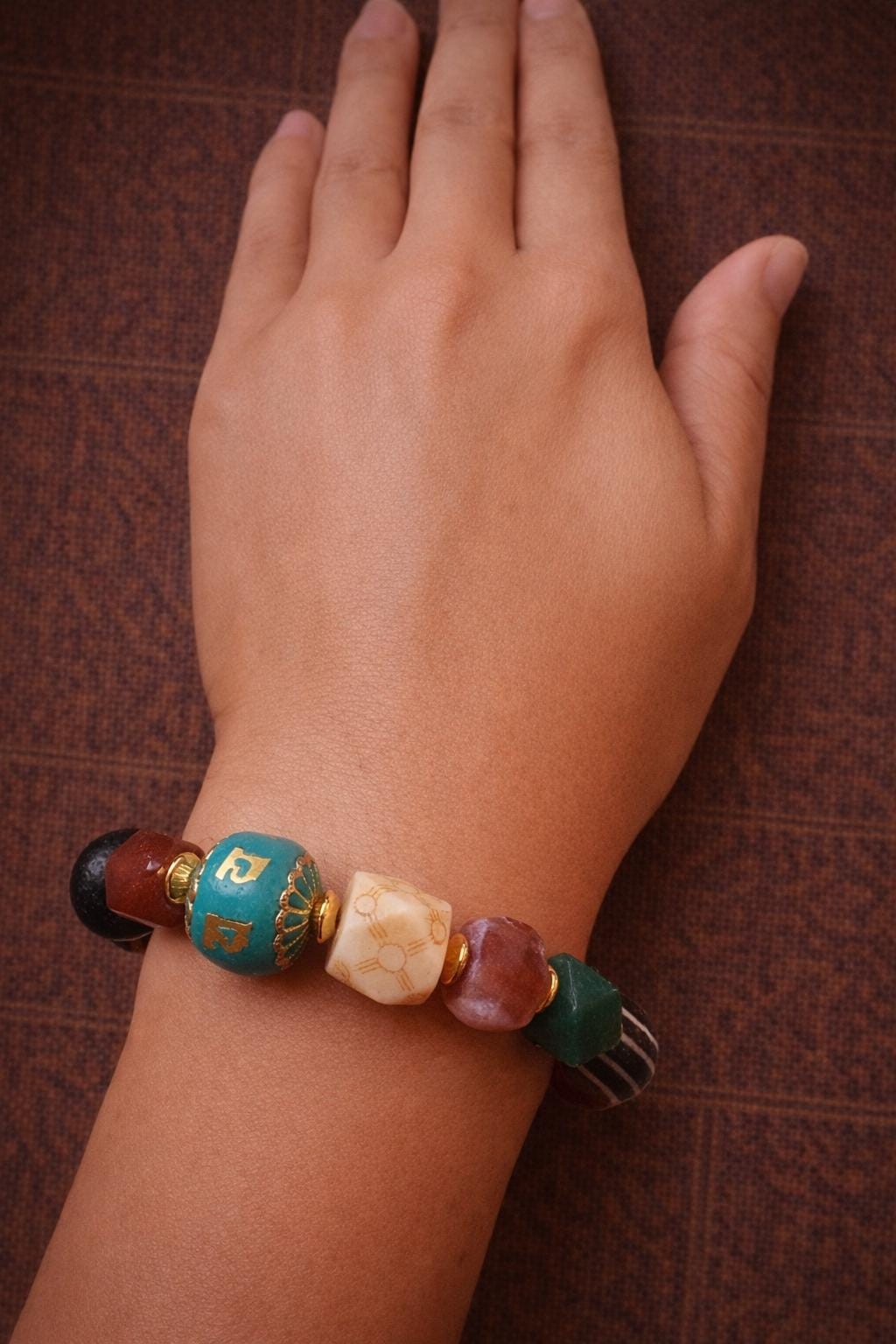 Tibetan Multi-Gem Dzi Bracelet – Agate & Mani Mantra Charm