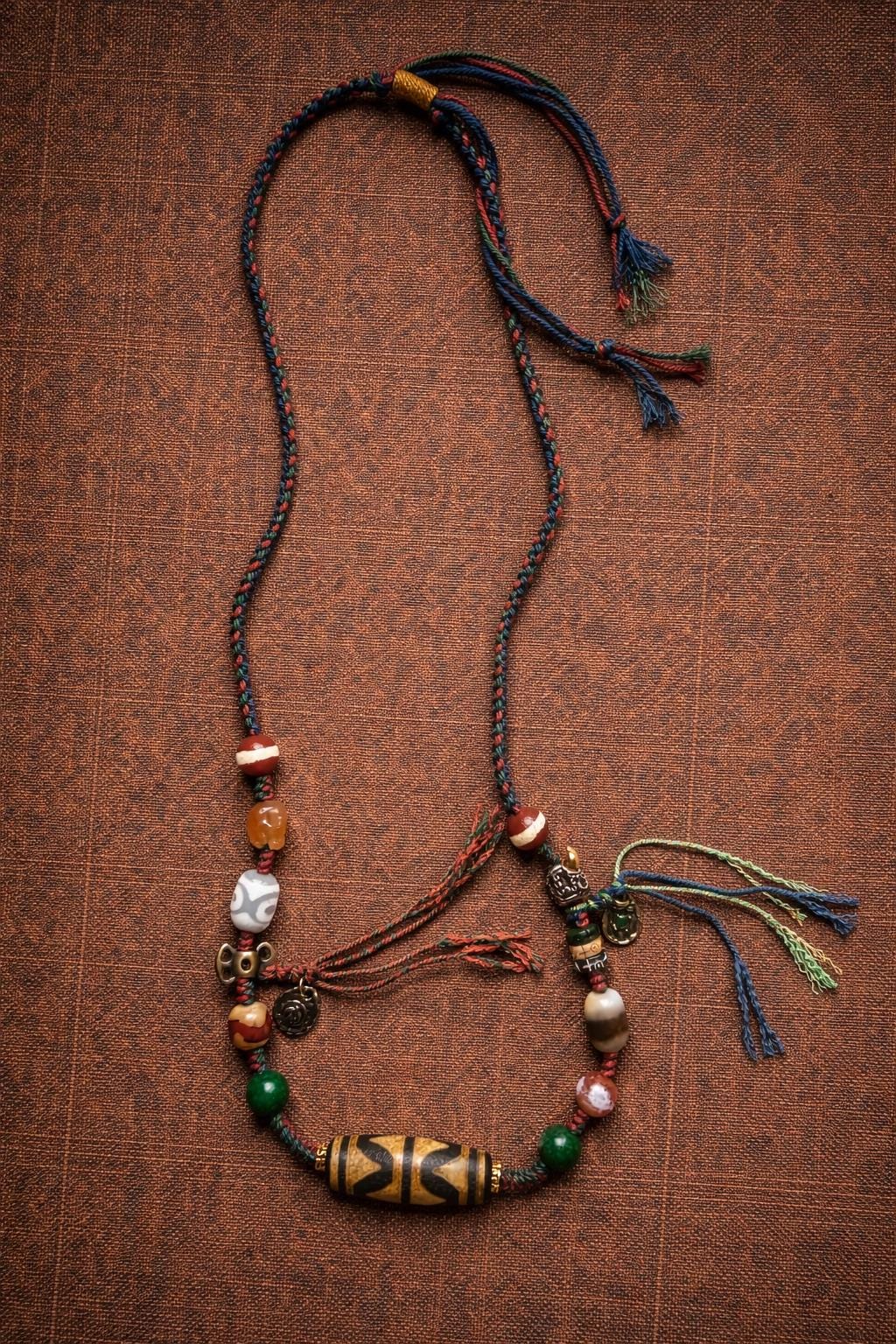 Double Tiger Tooth Dzi Necklace – Tibetan Agate Amulet | Adjustable Cord