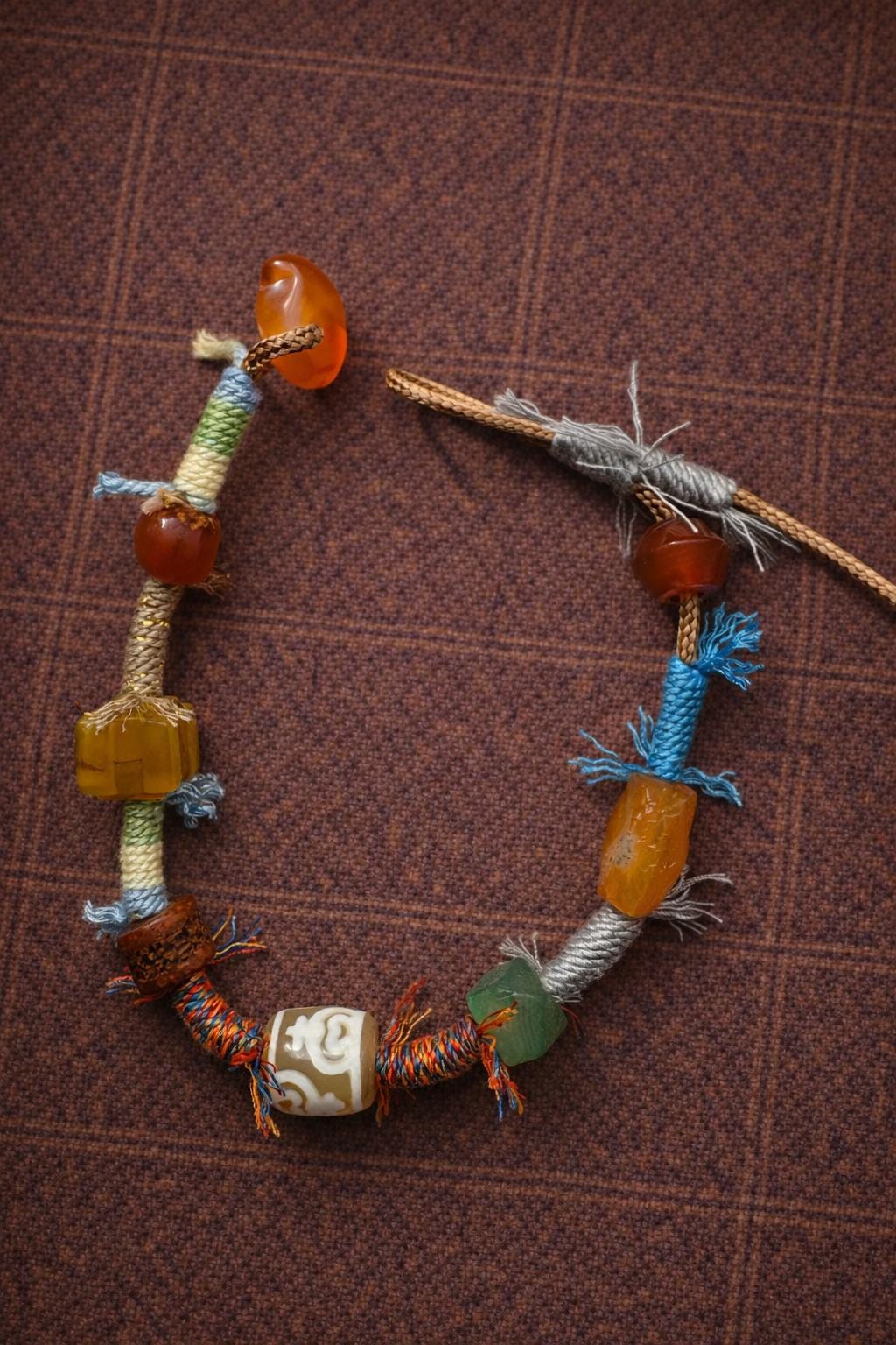 Tibetan Vase Dzi Bracelet with Agate Beads