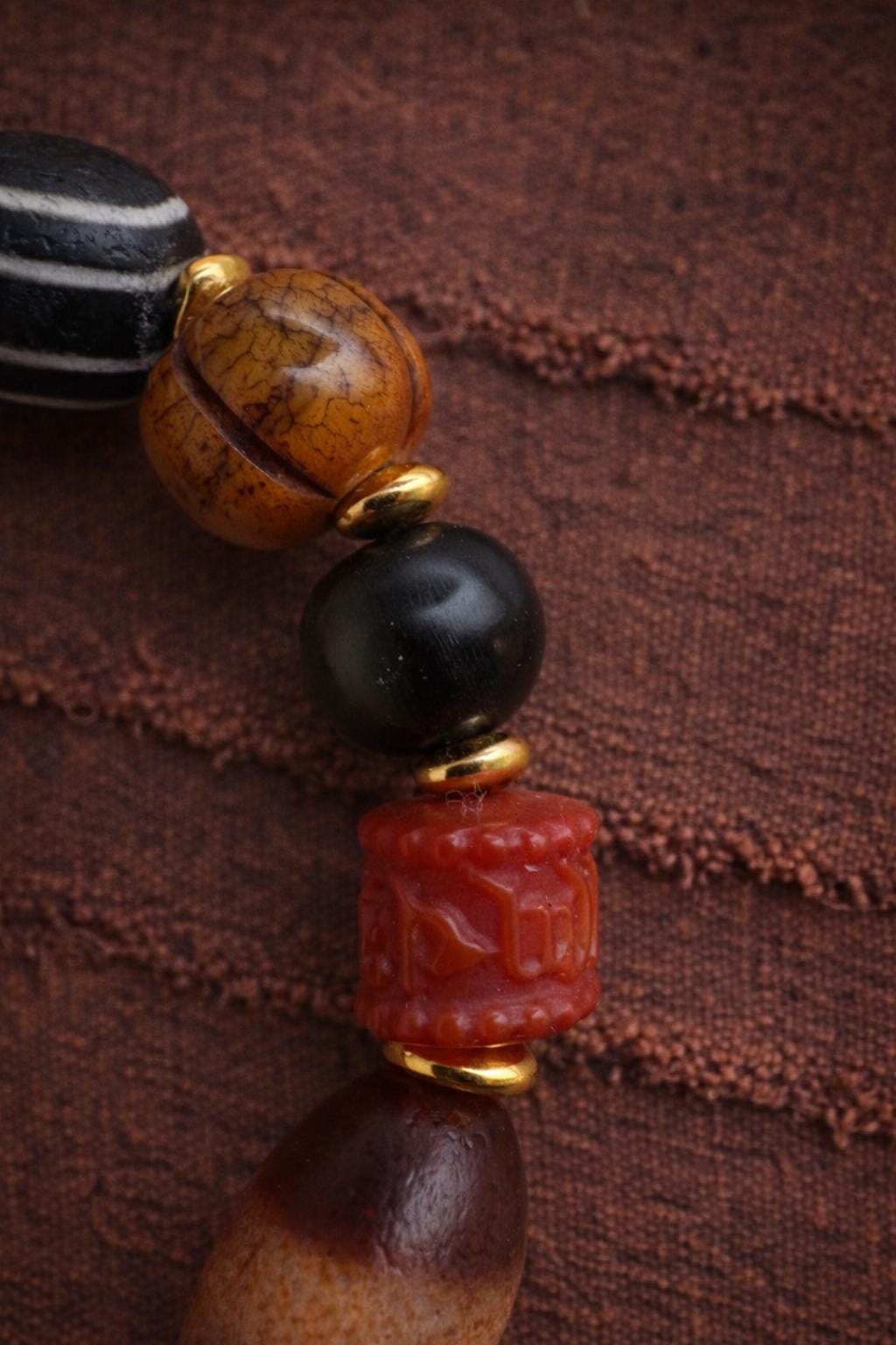 Tibetan Multi-Gem Dzi Bead Bracelet – Handcrafted Protection & Balance Amulet