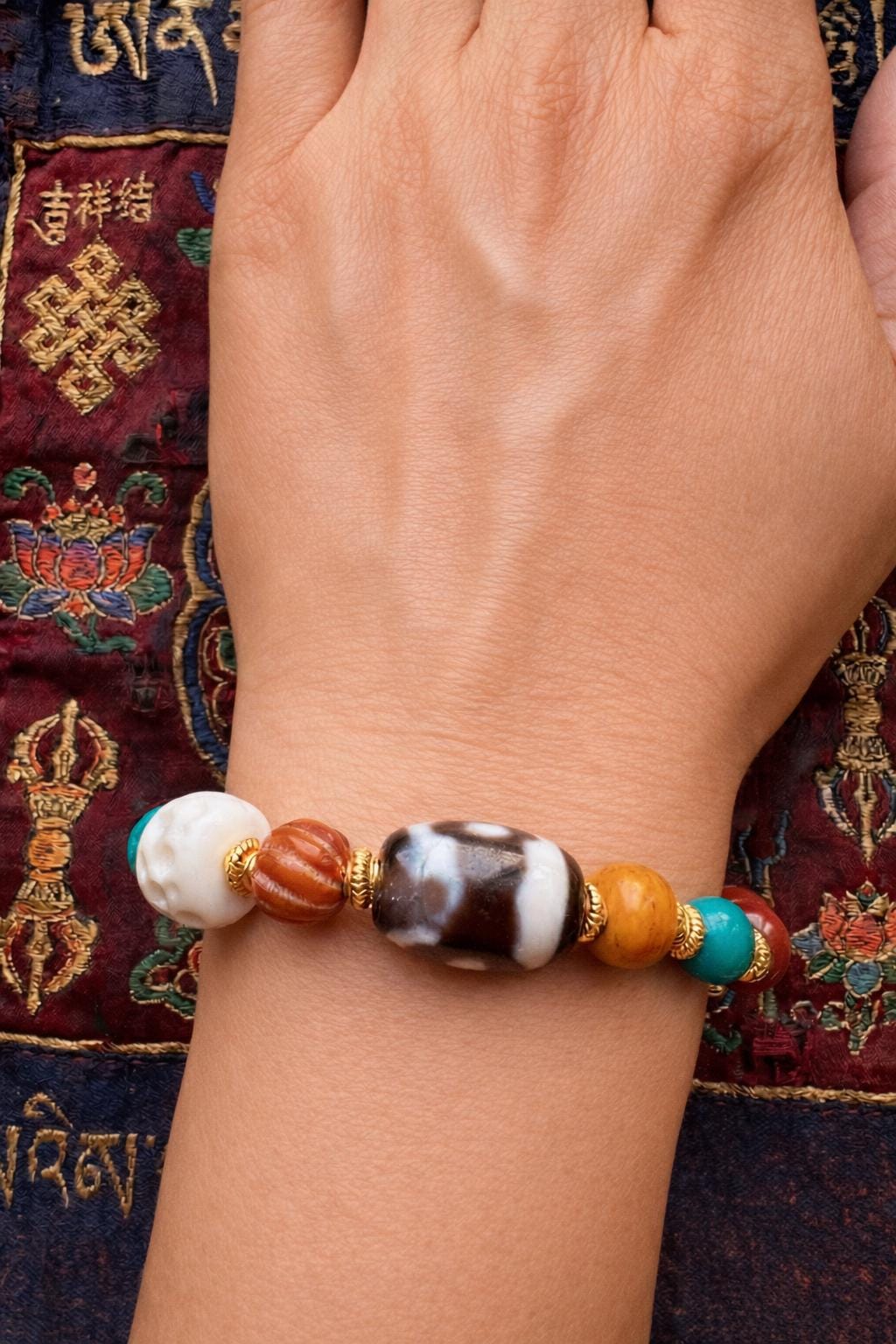 Handmade Red Agate Bracelet with Dzi Bead & Turquoise Accent – Tibetan Inspired Stretch Bracelet