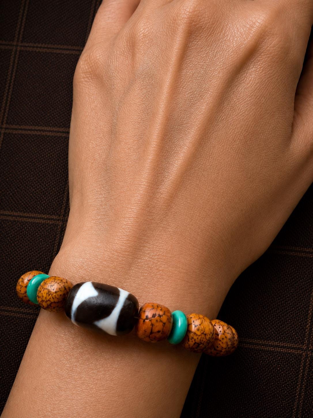 Vintage Bodhi Seed Mala Bracelet with Dzi Bead – Tibetan-Inspired Prayer Beads, Spiritual Meditation Jewelry