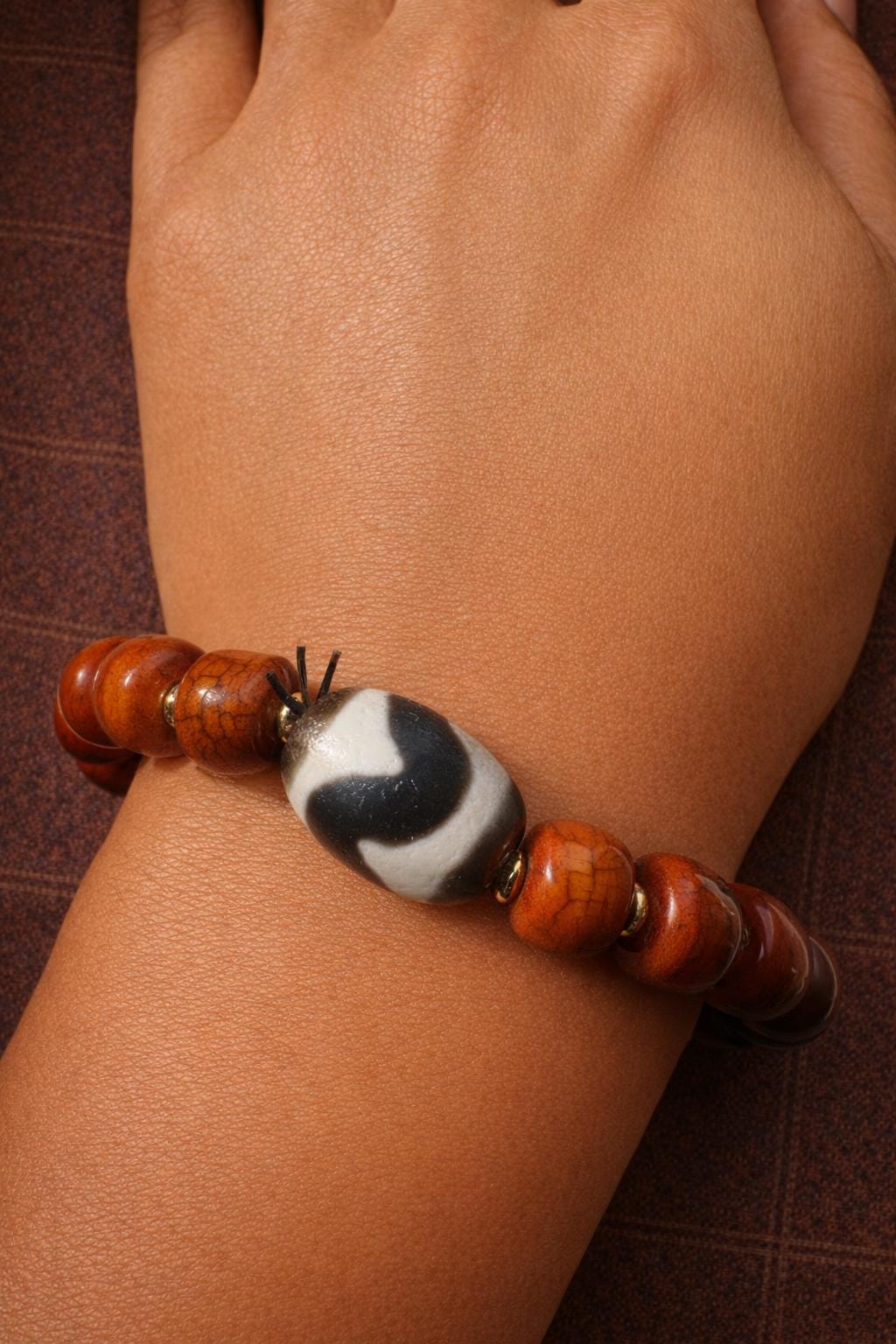 Yak Bone Skull Bracelet with Dzi Bead – Tibetan-Inspired Vintage Protection Amulet