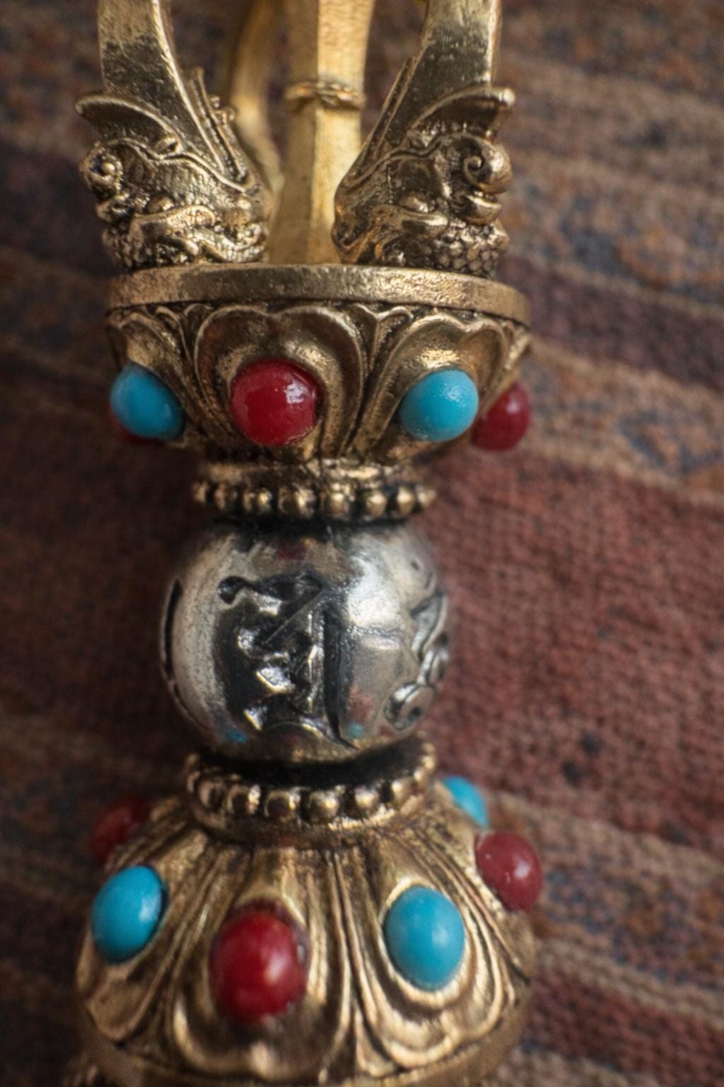Tibetan Vajra Dorje Pendant – Brass Amulet Symbolizing Strength & Balance