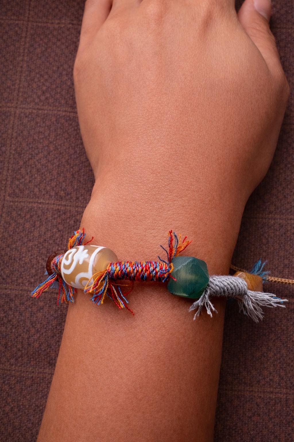 Tibetan Vase Dzi Bracelet with Agate Beads