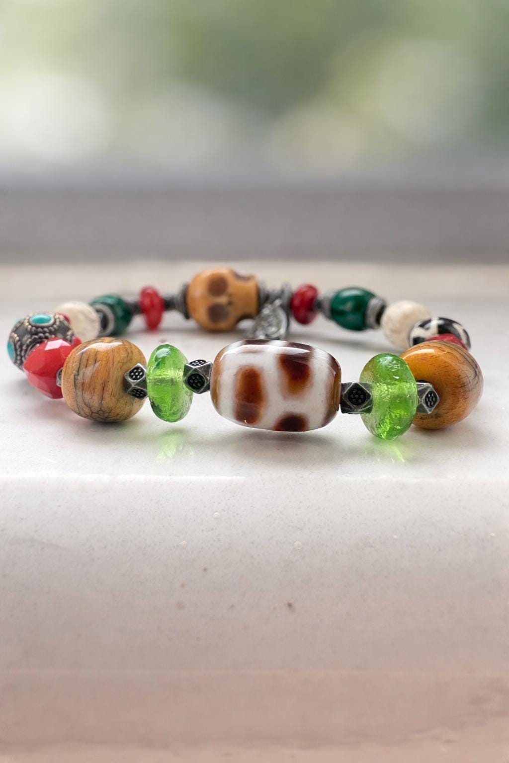 Tibetan Multi-Bead Yak Bone Bracelet with Dzi Bead, Agate & Skull Charm – Vintage Wrist Mala