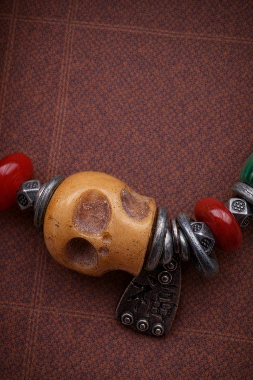 Tibetan Multi-Bead Yak Bone Bracelet with Dzi Bead, Agate & Skull Charm – Vintage Wrist Mala