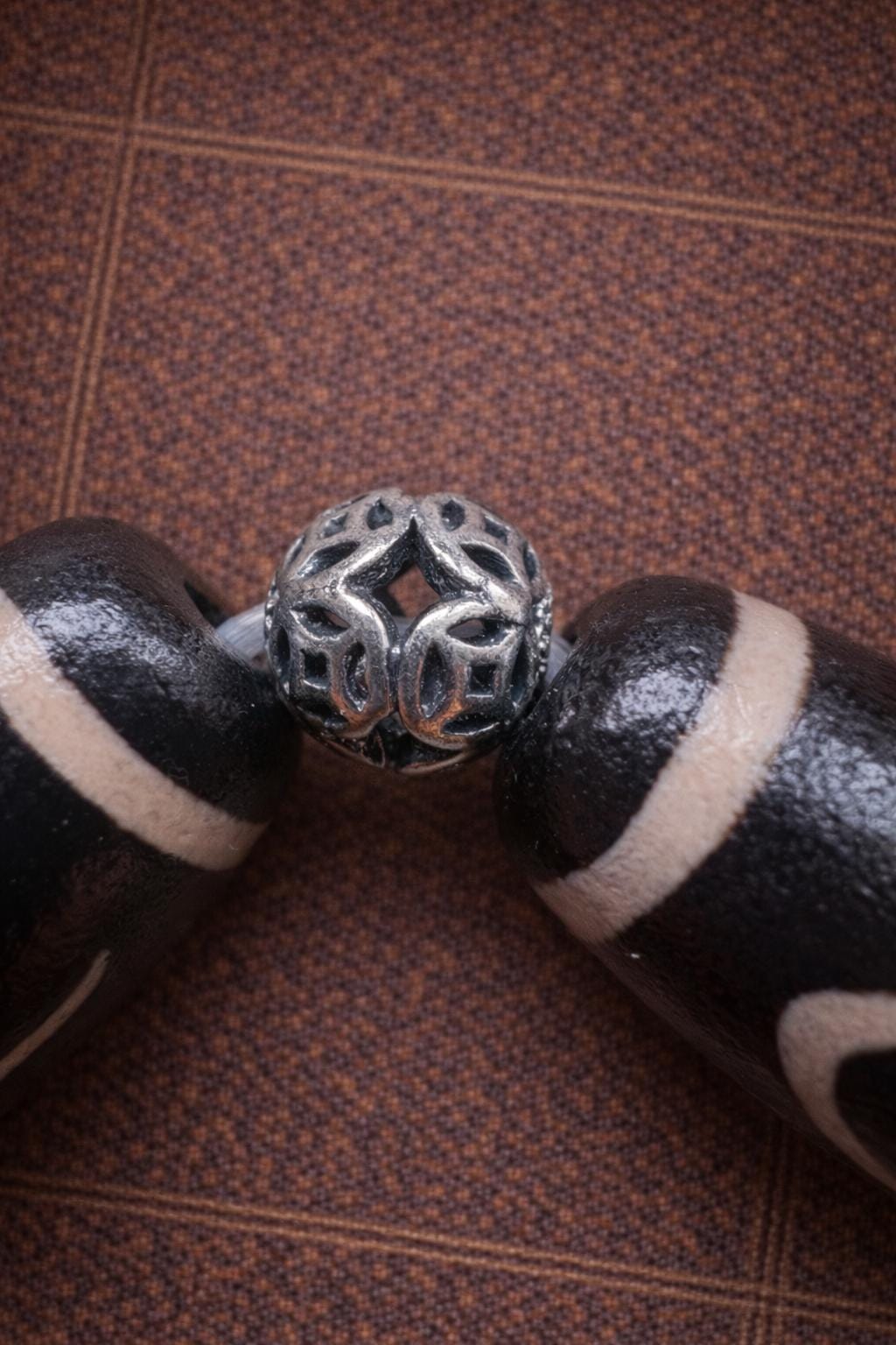 Tibetan Dzi Bead Bracelet – Tibetan Style with Silver Spacer Beads