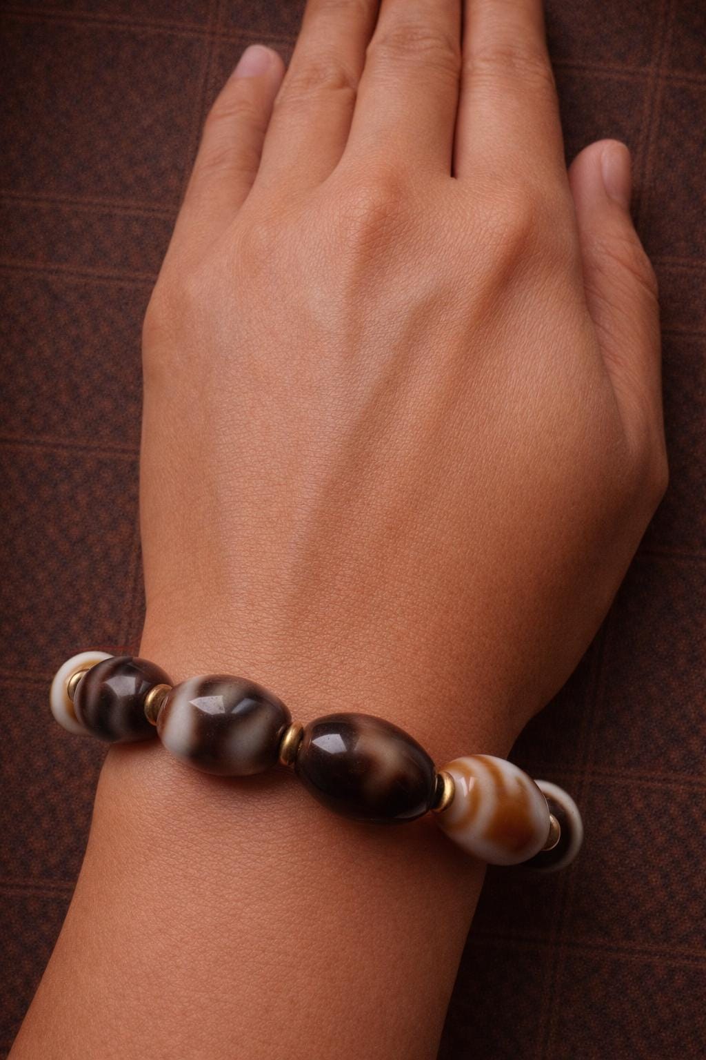 Tibetan Dzi Agate Bracelet – Three-Eye & Vase Beads | Artisan Bracelet