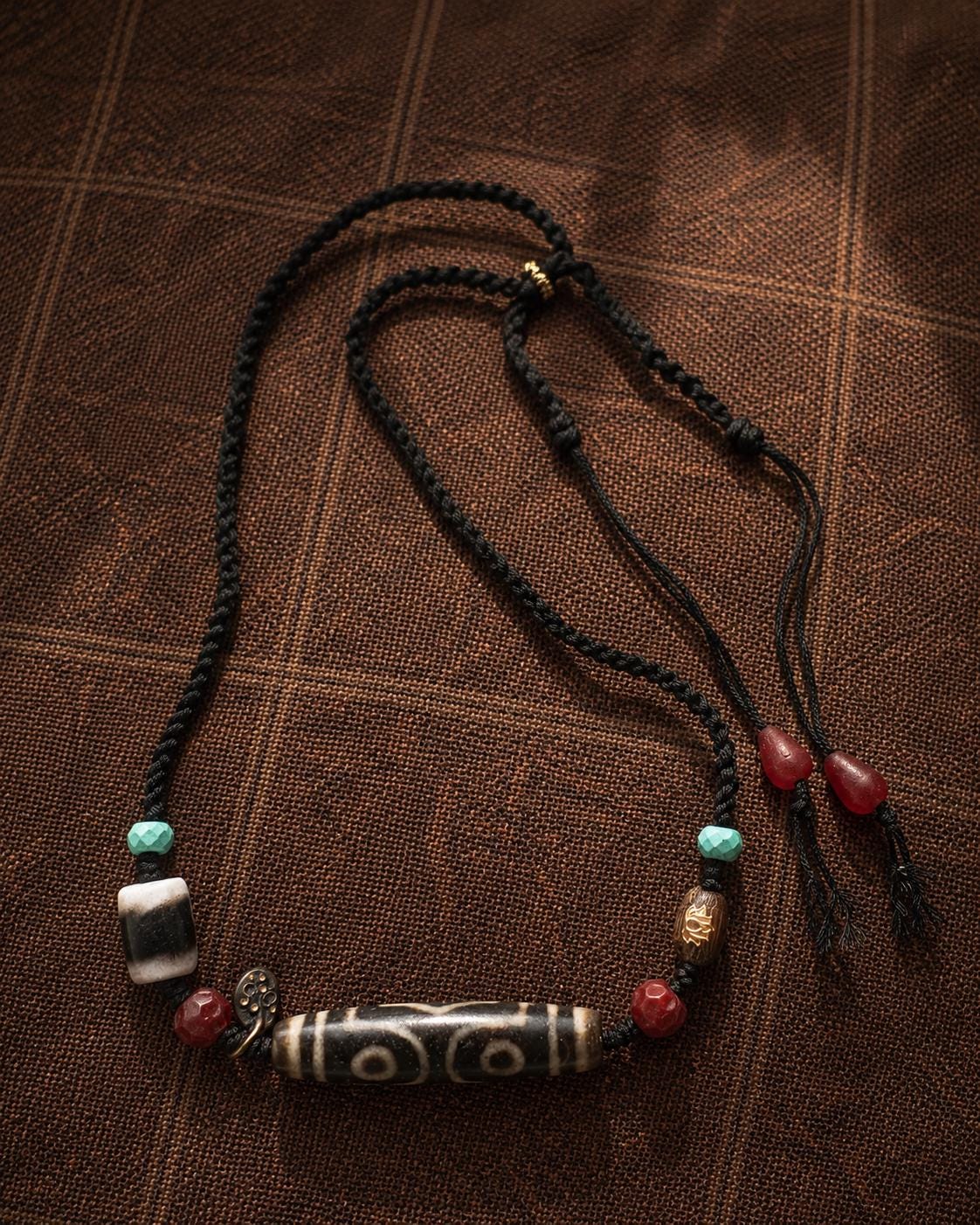 Natural Agate Three-Eye Dzi Bead Pendant Necklace, Tibetan-Inspired Braided Rope Jewelry