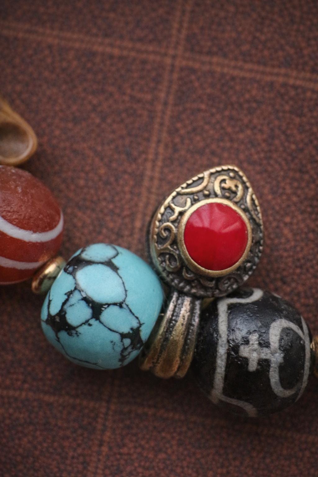 Tibetan Multi-Bead Bracelet – Yak Bone, Dzi Bead & Agate | Vintage Spiritual Charm Bracelet