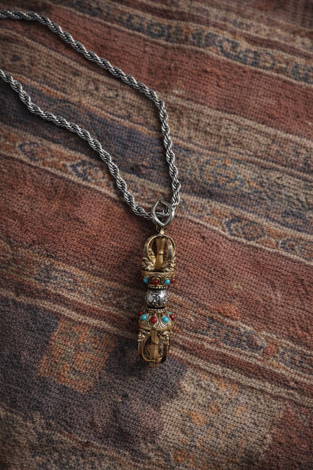 Tibetan Vajra Dorje Pendant – Brass Amulet Symbolizing Strength & Balance