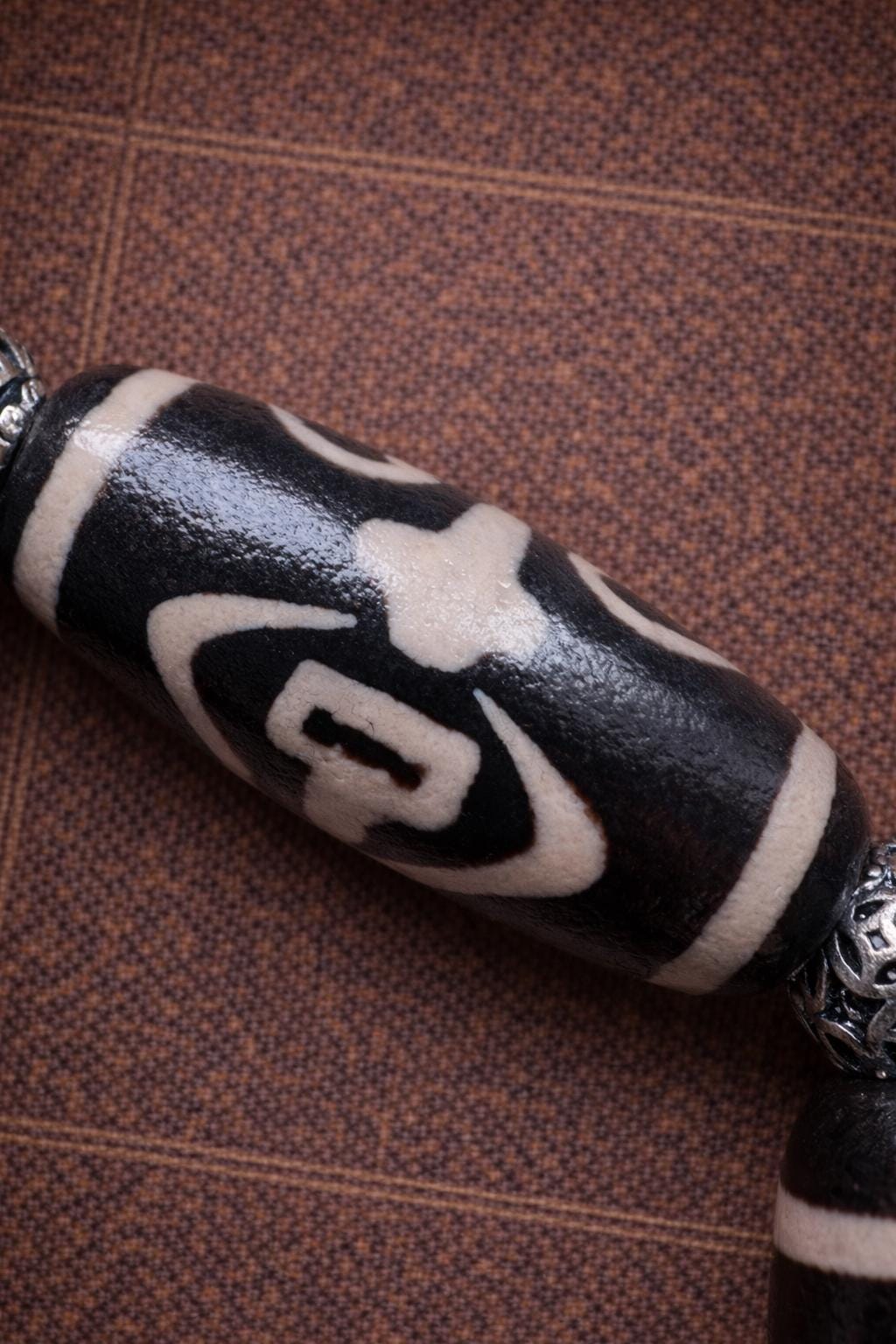 Tibetan Dzi Bead Bracelet – Tibetan Style with Silver Spacer Beads