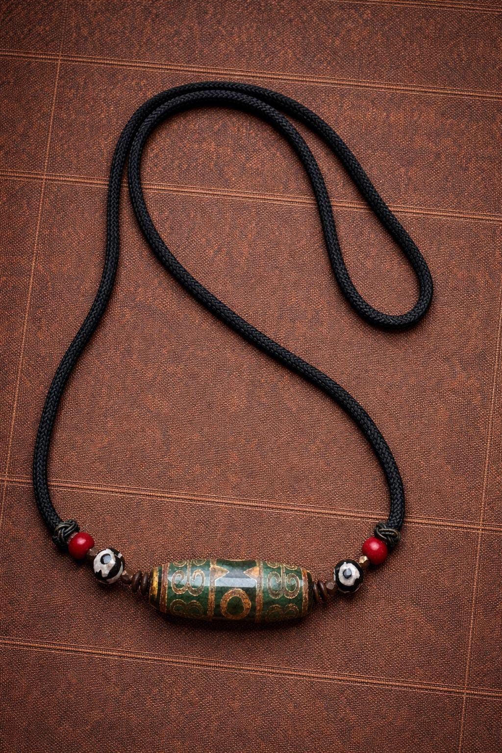 Tibetan Agate Dzi Necklace – Vintage Ethnic Artisan Jewelry