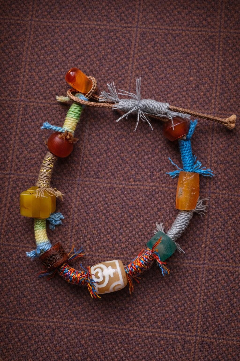 Tibetan Vase Dzi Bracelet with Agate Beads