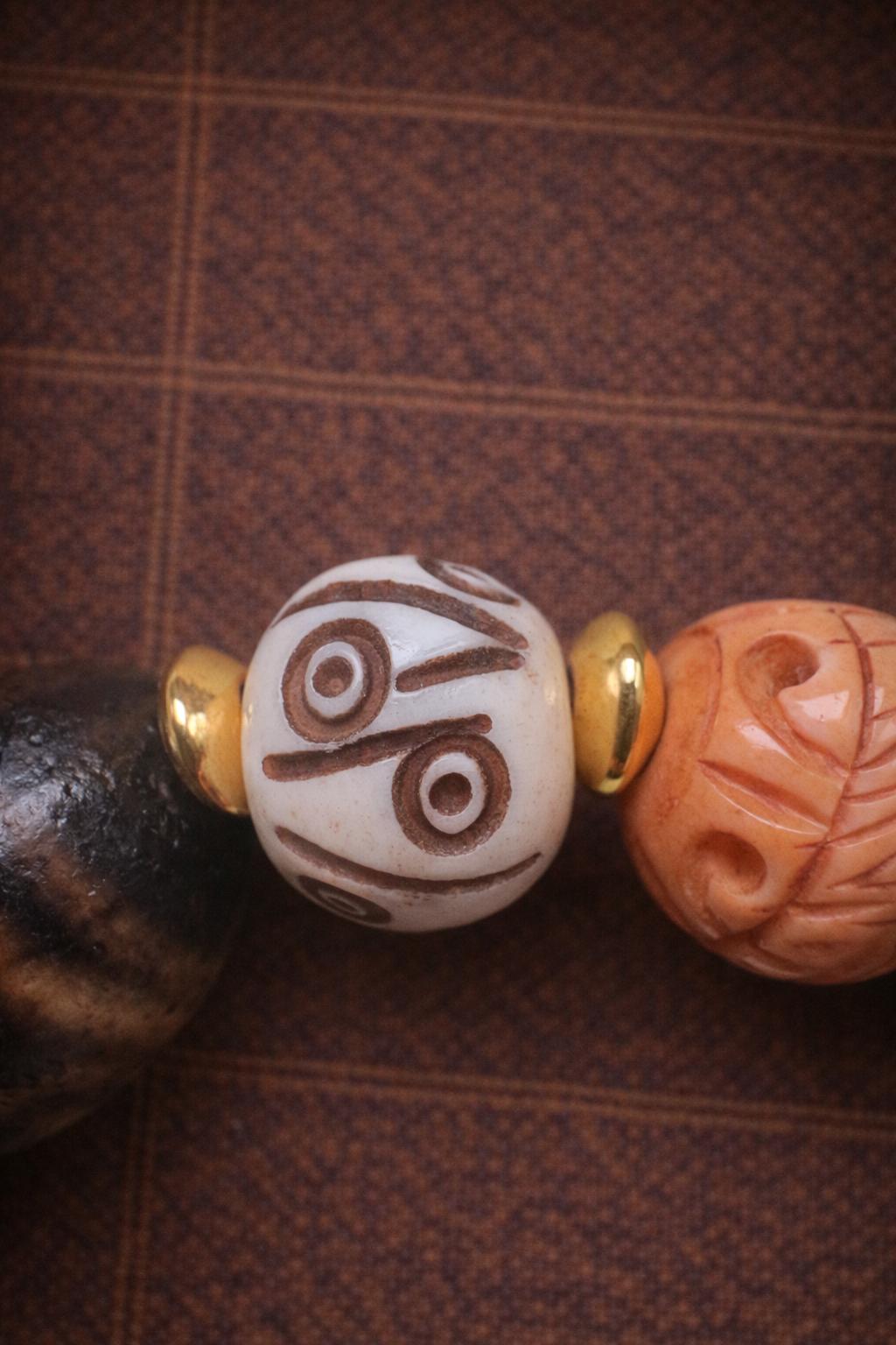 Tibetan Double Tiger Tooth Dzi Bracelet – Yak Bone & Agate Multi-Bead Spiritual Jewelry