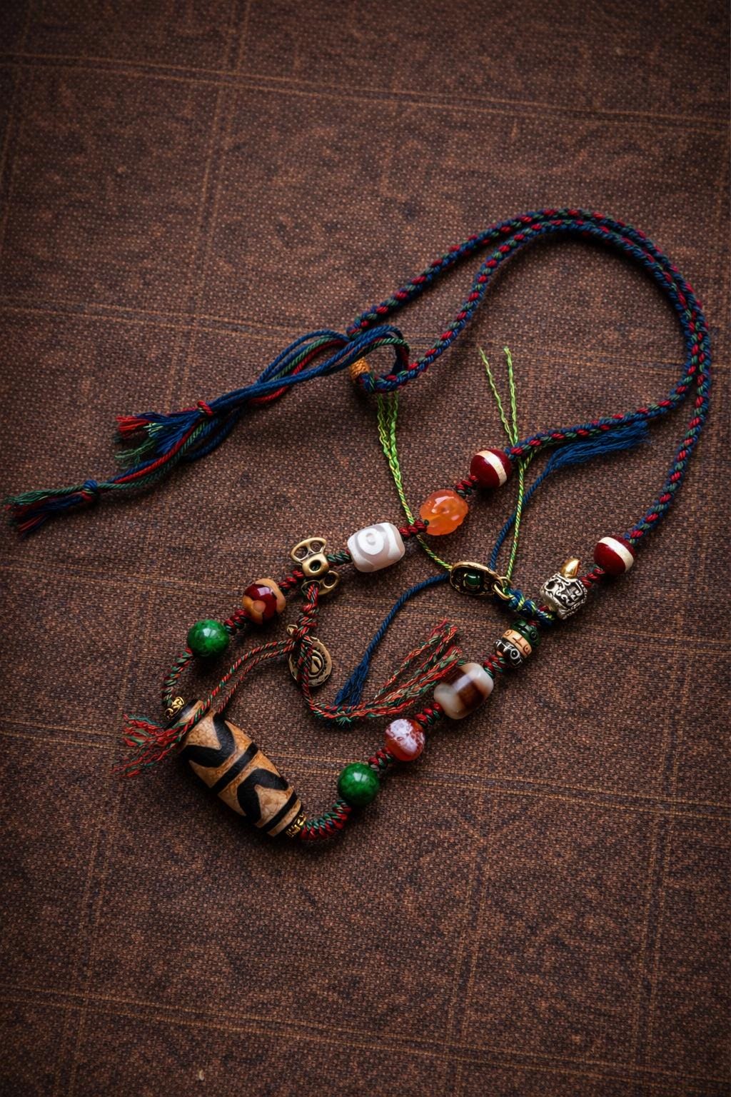 Double Tiger Tooth Dzi Necklace – Tibetan Agate Amulet | Adjustable Cord