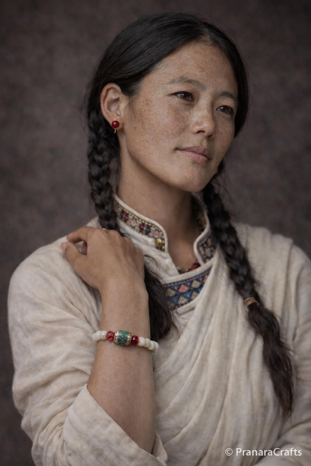 Slim Tibetan-Style Yak Bone Bracelet – Turquoise & Copper Bead Unisex Bracelet