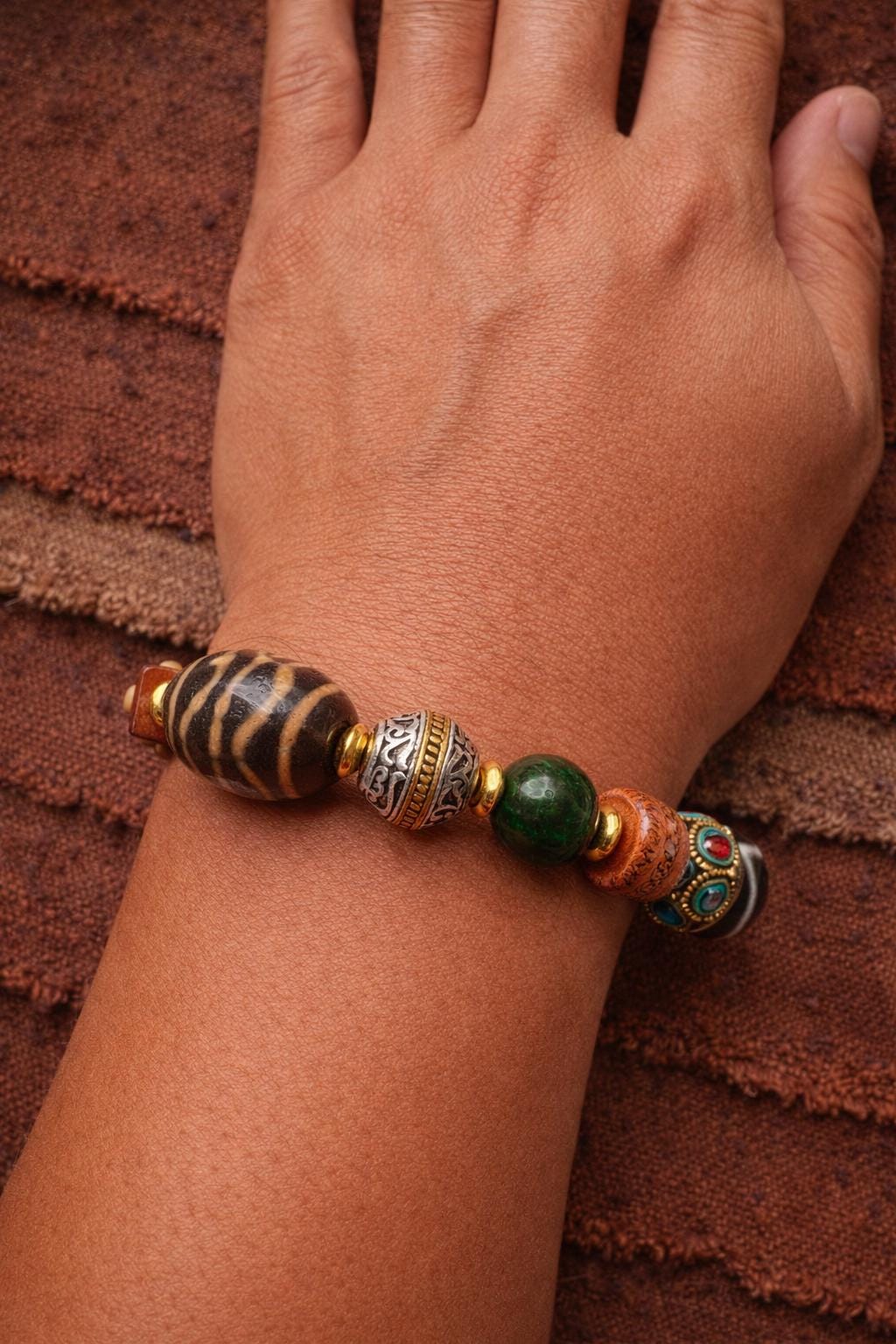 Tibetan Multi-Gem Dzi Bead Bracelet – Handcrafted Protection & Balance Amulet