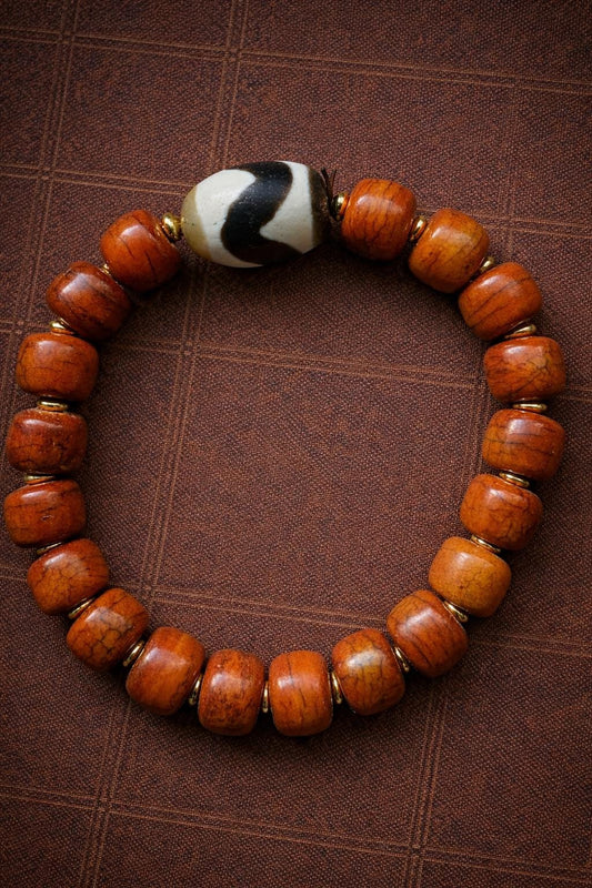 Yak Bone Skull Bracelet with Dzi Bead – Tibetan-Inspired Vintage Protection Amulet
