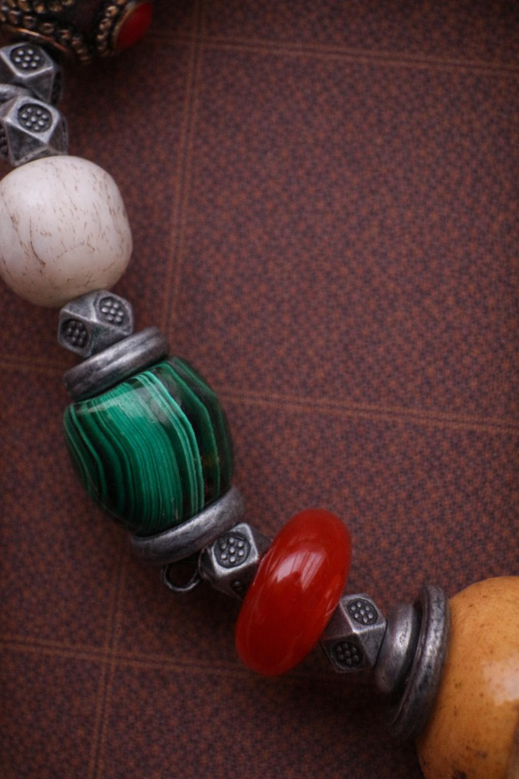 Tibetan Multi-Bead Yak Bone Bracelet with Dzi Bead, Agate & Skull Charm – Vintage Wrist Mala