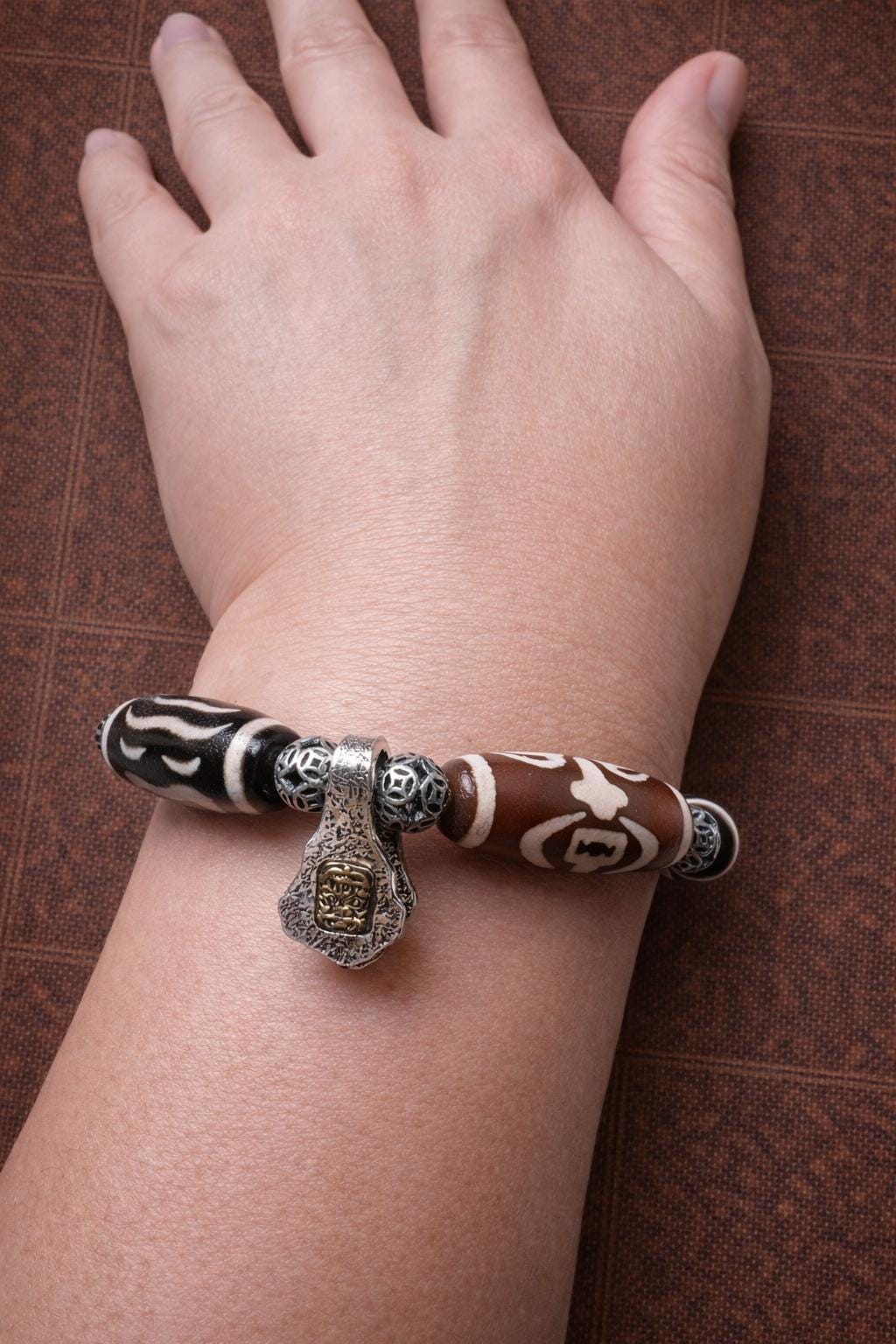 Tibetan Dzi Bead Bracelet – Tibetan Style with Silver Spacer Beads