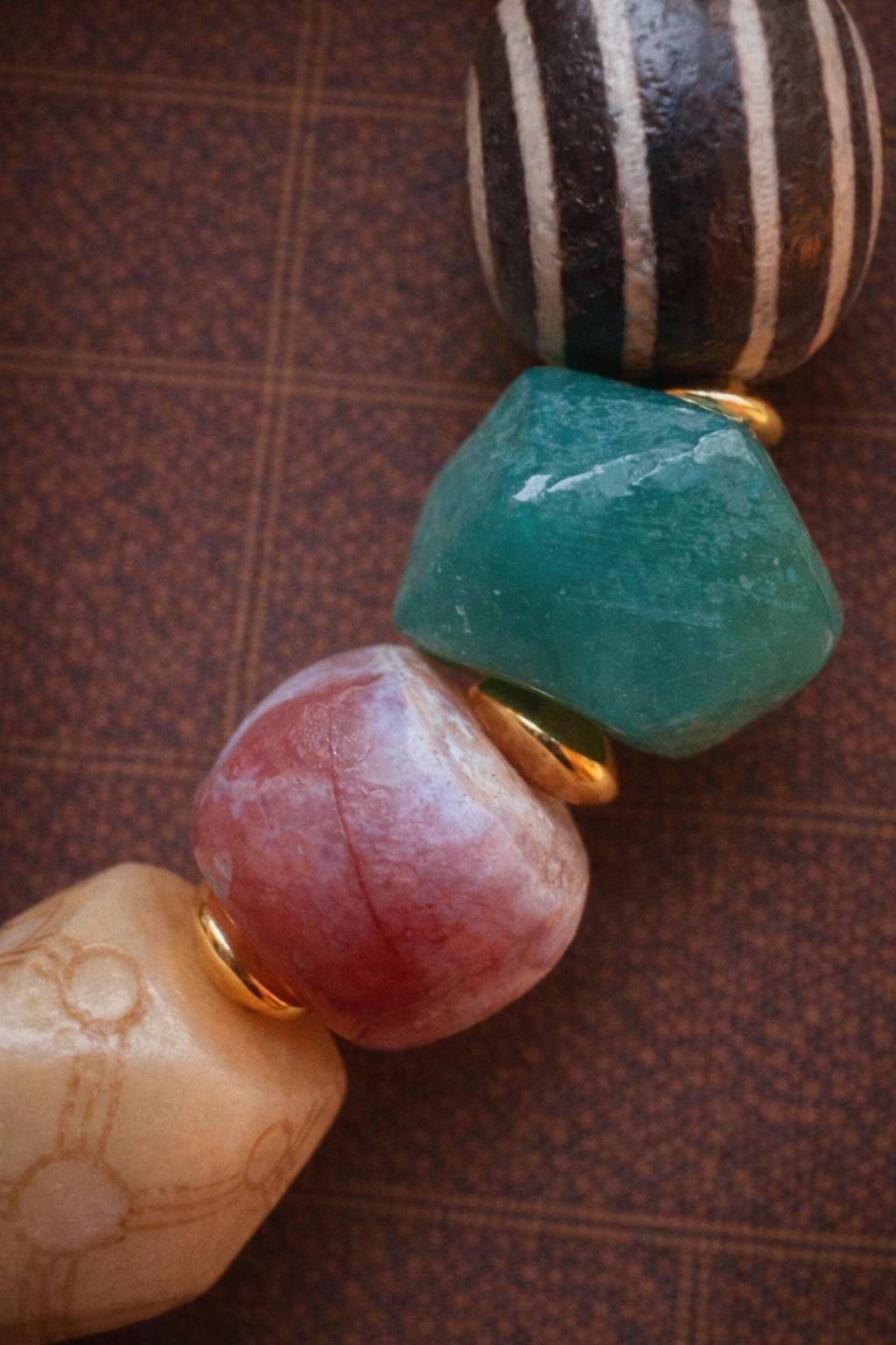 Tibetan Multi-Gem Dzi Bracelet – Agate & Mani Mantra Charm